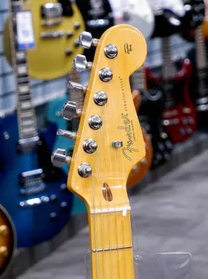 Fender - American Professional II Stratocaster, Maple Fingerboard - Black 2